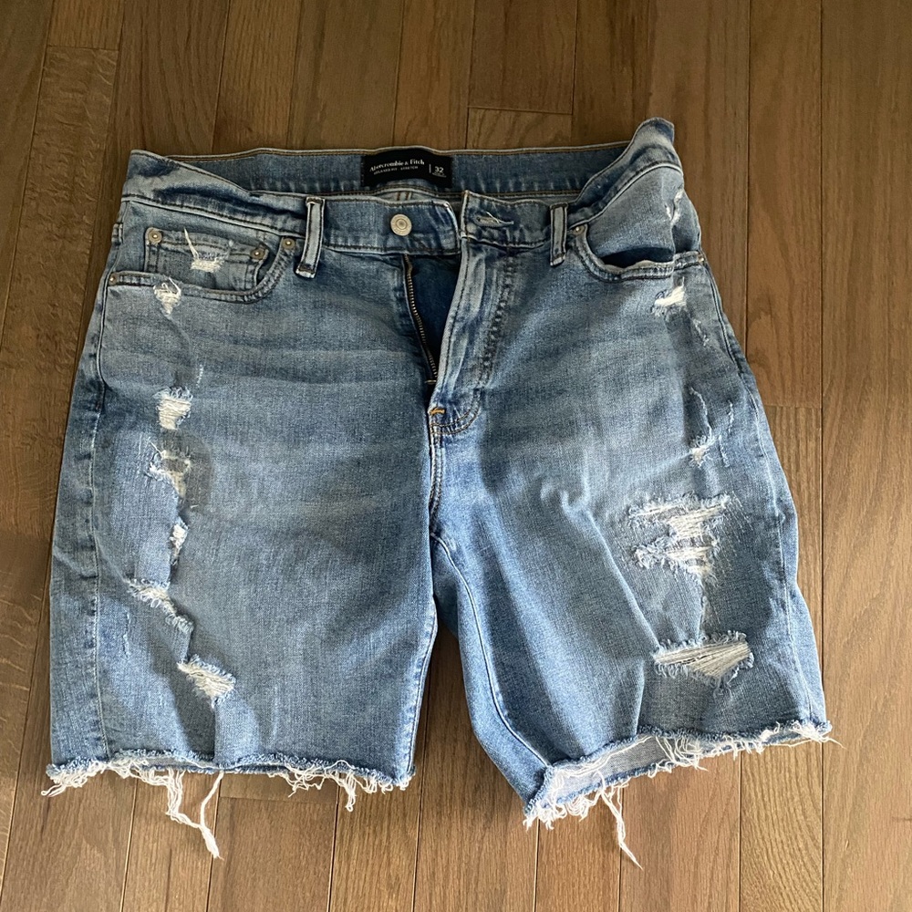Men’s Abercrombie denim shorts 32